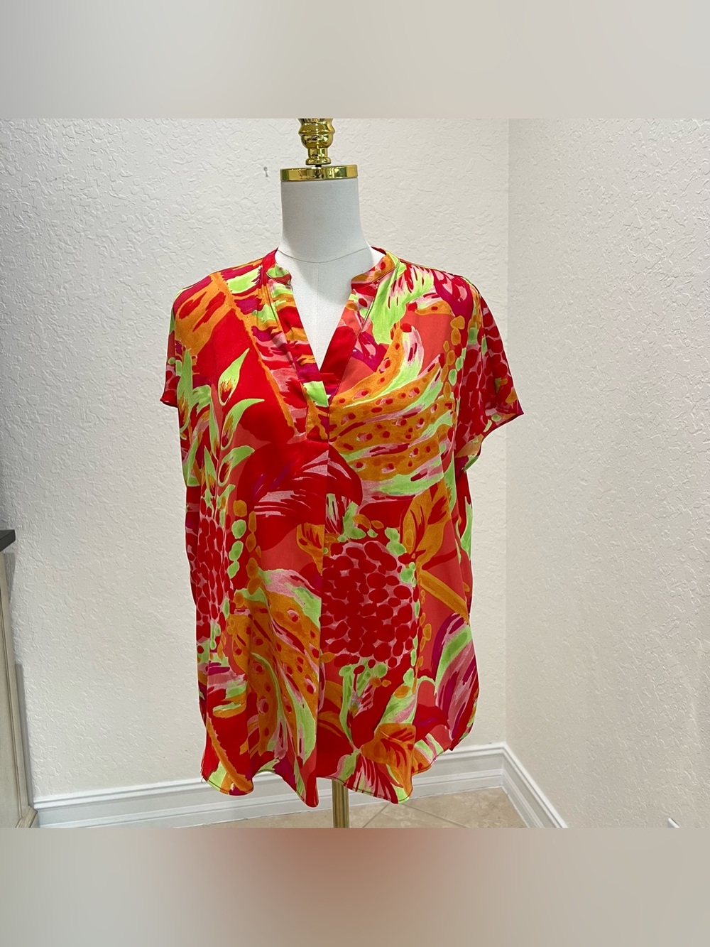 cupcakes & cashmere Red Multi-Color Floral V-Neck Blouse
